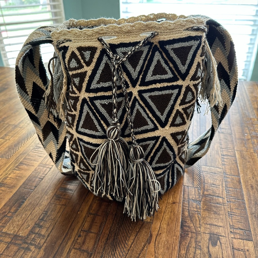 NWOT Authentic Handmade Colombian Wayuu bag